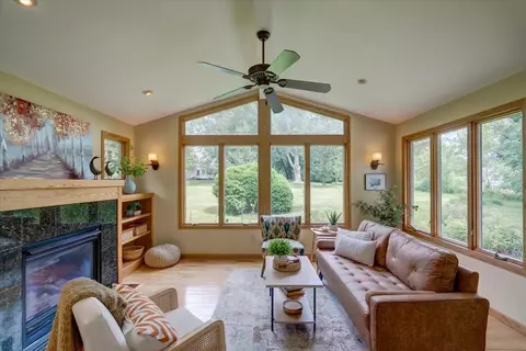 417 Yosemite Trl, Madison, WI 53705