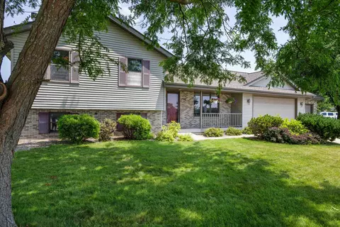 2306 Stonefield Ln, Janesville, WI 53546