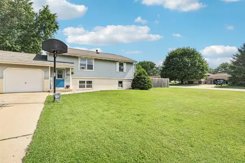 3323 Spruce St, Janesville, WI 53546