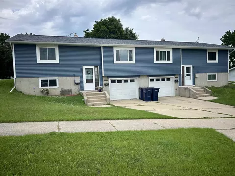 2046 Williamsburg Pl, Janesville, WI 53548