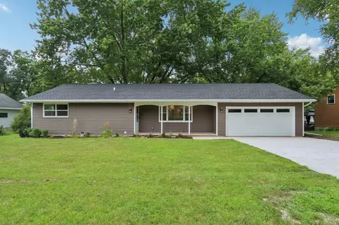 214 Pauquette Dr, Poynette, WI 53955
