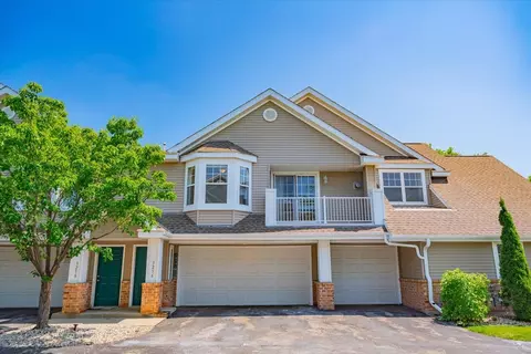 3256 Stonecreek Dr, Madison, WI 53719