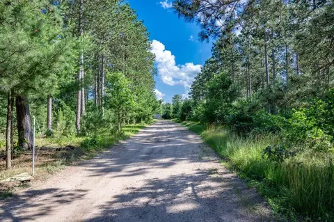 699 Badger Ln, Hancock, WI 54943