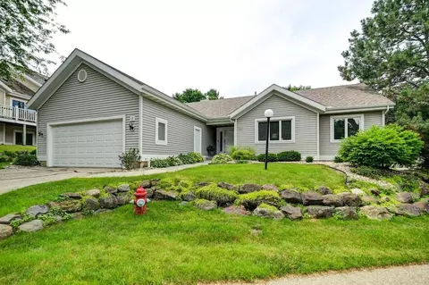 2 Quail Ridge Dr, Madison, WI 53717