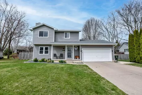 914 Walker Ct, Sun Prairie, WI 53590