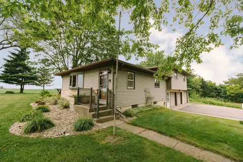 384 Wildcat Rd, Platteville, WI 53818