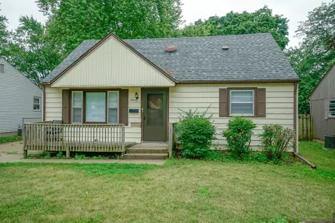 2324 Paradise Blvd, Rockford, IL 61103