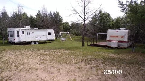 858 7th Ave, Hancock, WI 54943