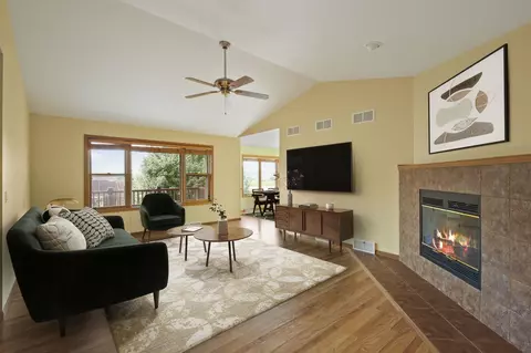 402 Matterhorn Dr, Verona, WI 53593