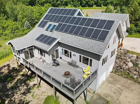 2215 W Ridge Rd, Cottage Grove, WI 53527