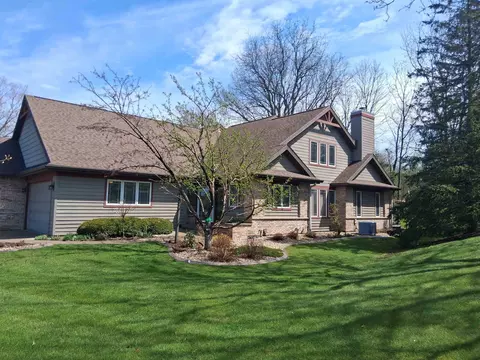 2960 Woods Edge Way, Fitchburg, WI 53711