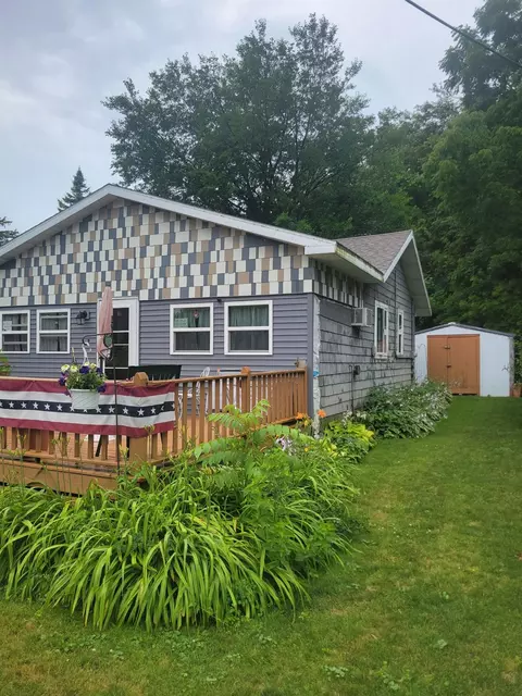 n4521 West Shore Place Road, Cambridge, WI 53523
