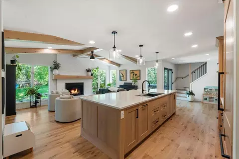 5 Hodgson Ct, Madison, WI 53717