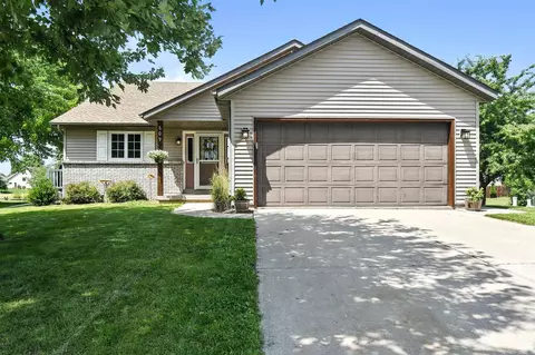 609 N Woods Edge Dr, Oregon, WI 53575
