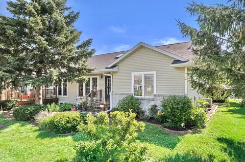 1277 E Bluff Rd, Whitewater, WI 53190