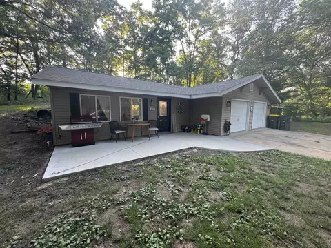 423 N 5th St, Muscoda, WI 53573