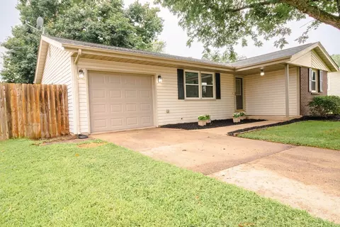 2202 Garden Dr, Janesville, WI 53546