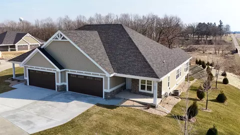 853 Deer Hollow Ct, Deforest, WI 53532