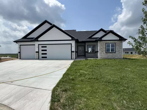 260 Falcon Ct, Sauk City, WI 53583