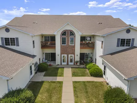 1604 Commonwealth Dr #5, Fort Atkinson, WI 53538
