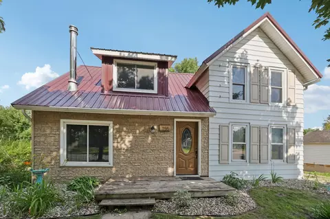 155 Academy St, Poynette, WI 53955