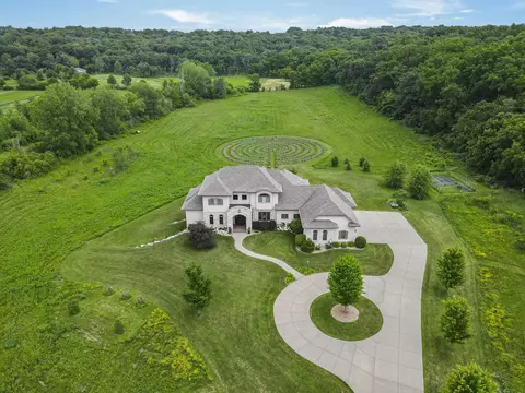596 Hillcrest Ln, Brooklyn, WI 53521