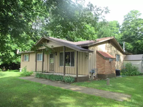 255 4th St, Montello, WI 53949