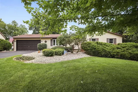 102 Frosty Ct, Marshall, WI 53559