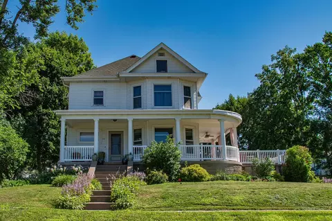 32 Alma St, Benton, WI 53803