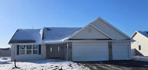 1054 E Birchwood Dr, Beloit, WI 53511