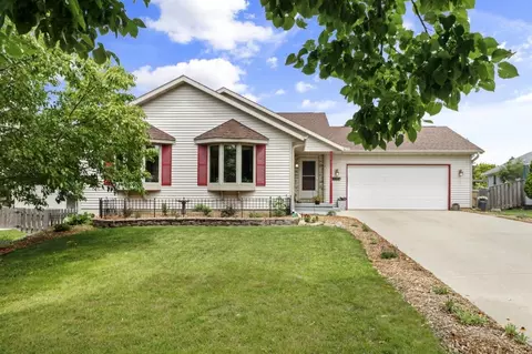 842 Twin Pines Dr, Madison, WI 53704