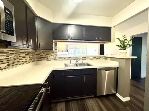 922 Harbor House Dr #4, Madison, WI 53719