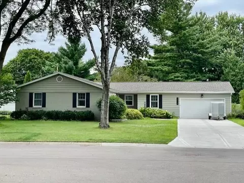 2315 Navajo Ct, Janesville, WI 53545