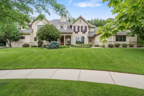 2203 Scoil Ct, Waunakee, WI 53597