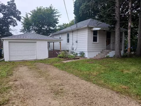 447 E Geneva St, Elkhorn, WI 53121