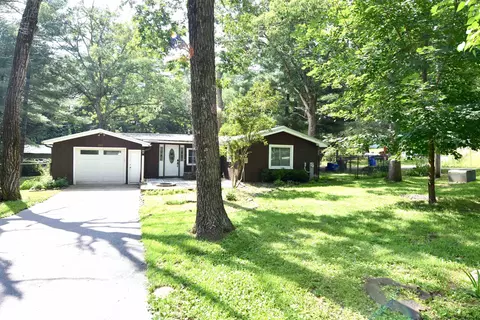 251 Indian Mound St, Oxford, WI 53952