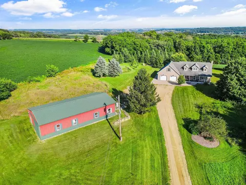 8542 Bakken Rd, Mount Horeb, WI 53572