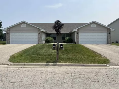 71117113 Sue Ln, Loves Park, IL 61111