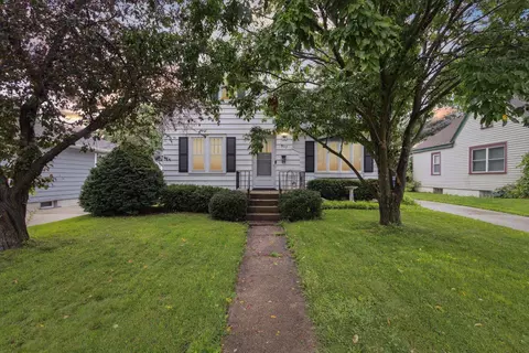 917 Eisenhower Ave, Janesville, WI 53545