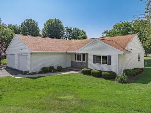 521 Meadowbrook Ct, Marshall, WI 53559