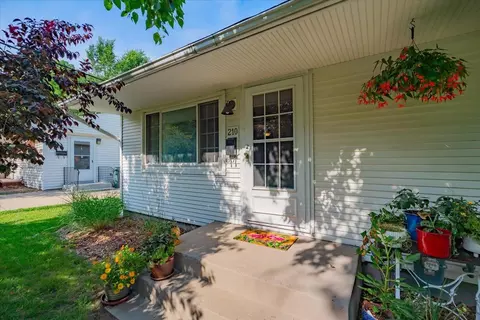 210 Dempsey Rd, Madison, WI 53714