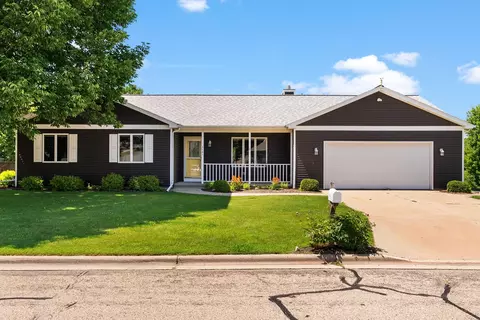 3141 Bollenbeck St, Cross Plains, WI 53528