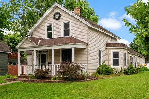 415 E Cook St, Portage, WI 53901