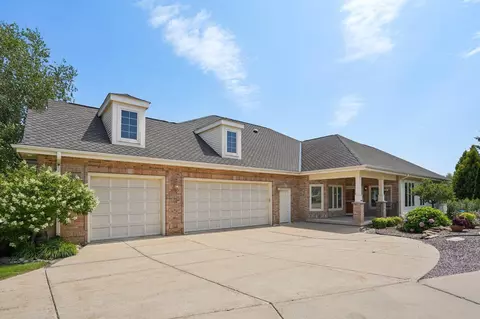 1718 Brookside Ln, Waunakee, WI 53597