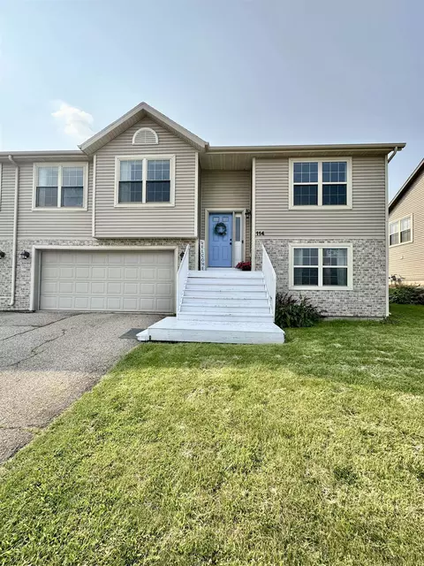 114 Community Dr, Fall River, WI 53932