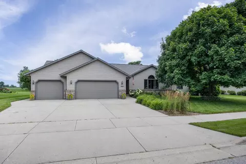 449 Oak Spring Dr, Lomira, WI 53048