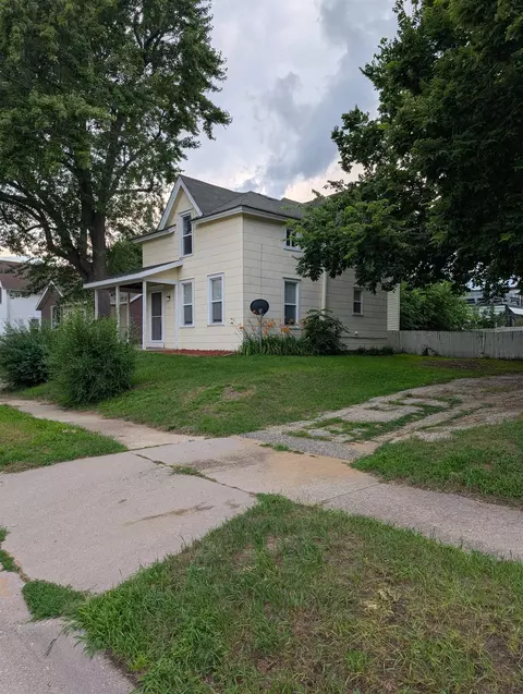 121 E Burns St, Portage, WI 53901