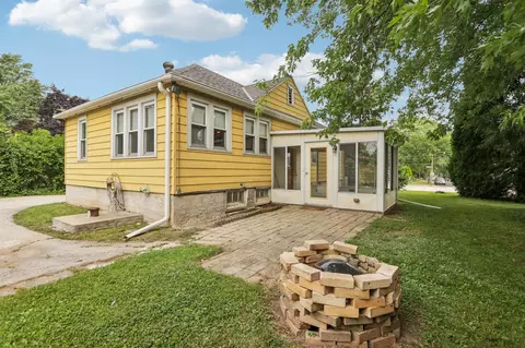 235 W College Ave, Oak Creek, WI 53154