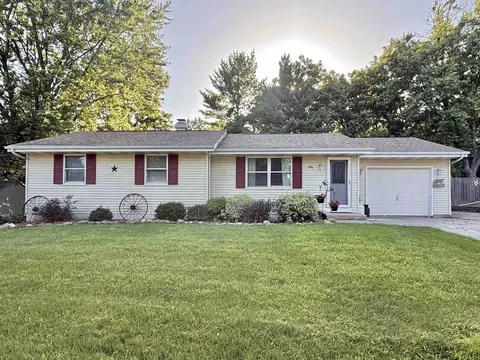 406 Hart Dr, Clinton, WI 53525