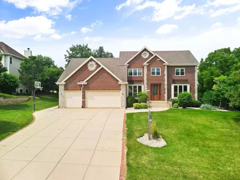 w271n2631 Orchard Ln, Pewaukee, WI 53072